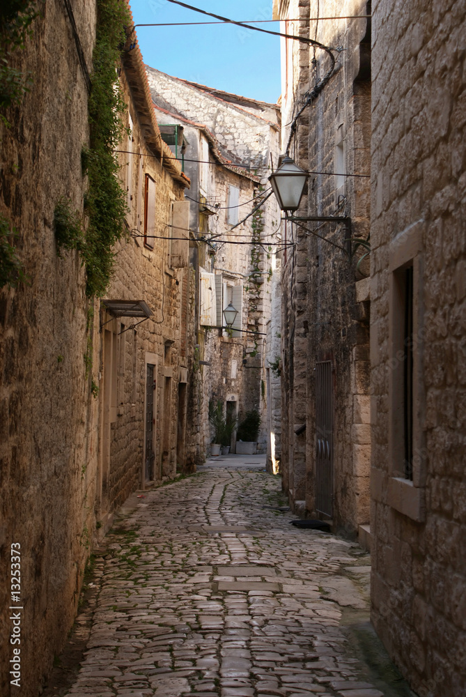 Narrow alley