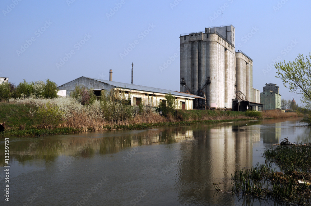 grain storage tank