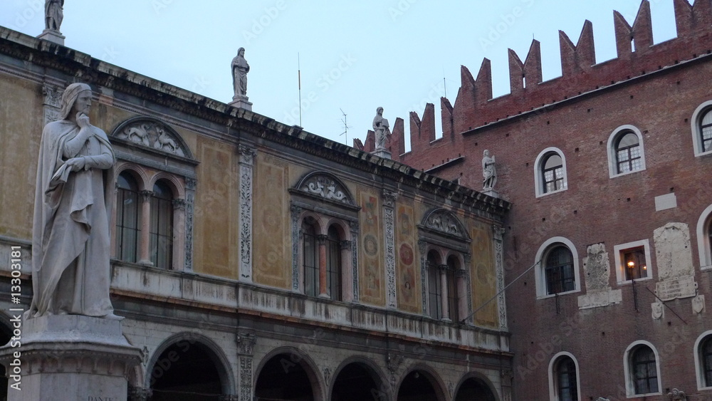 Fototapeta premium verona piazza dante 2