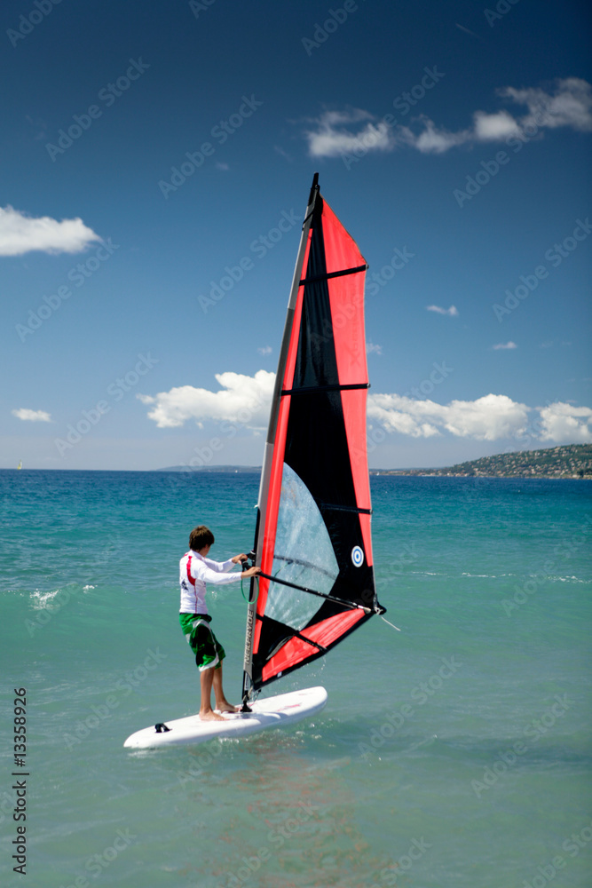 Naklejka premium Planche à voile en mer