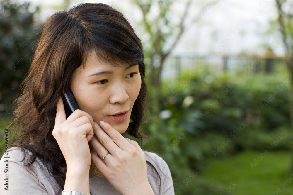 Women on the phone Women on the phone