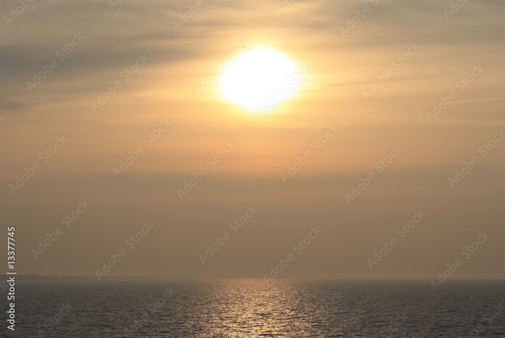 Fototapeta premium Sonnenuntergang Rødby-Puttgarden