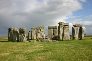 Tableau sur plexiglas  Stonehenge before cloudy sky  © Rudernst