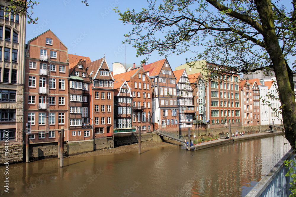 Fototapeta premium Berühmtes Nikolaifleet (Deichstraße) in Hamburg