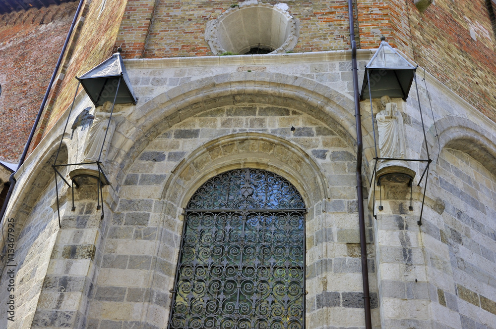 Naklejka premium campanile duomo udine Statue dell'annunciazione
