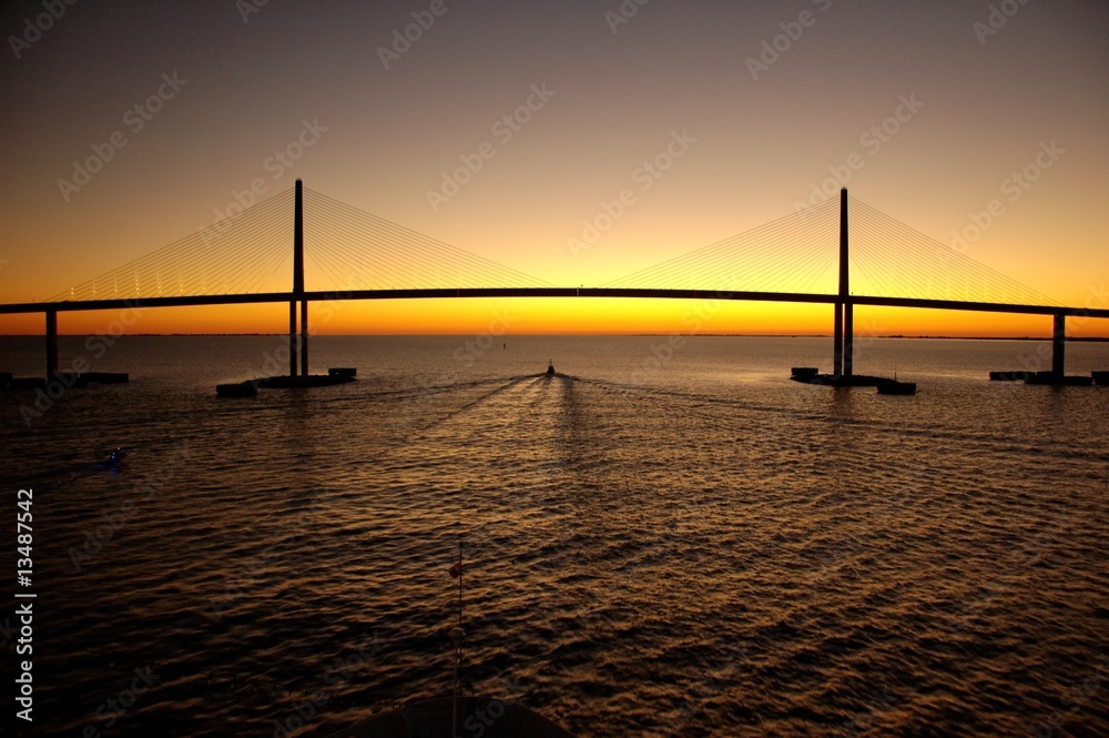 Obraz premium Bridge at sunset