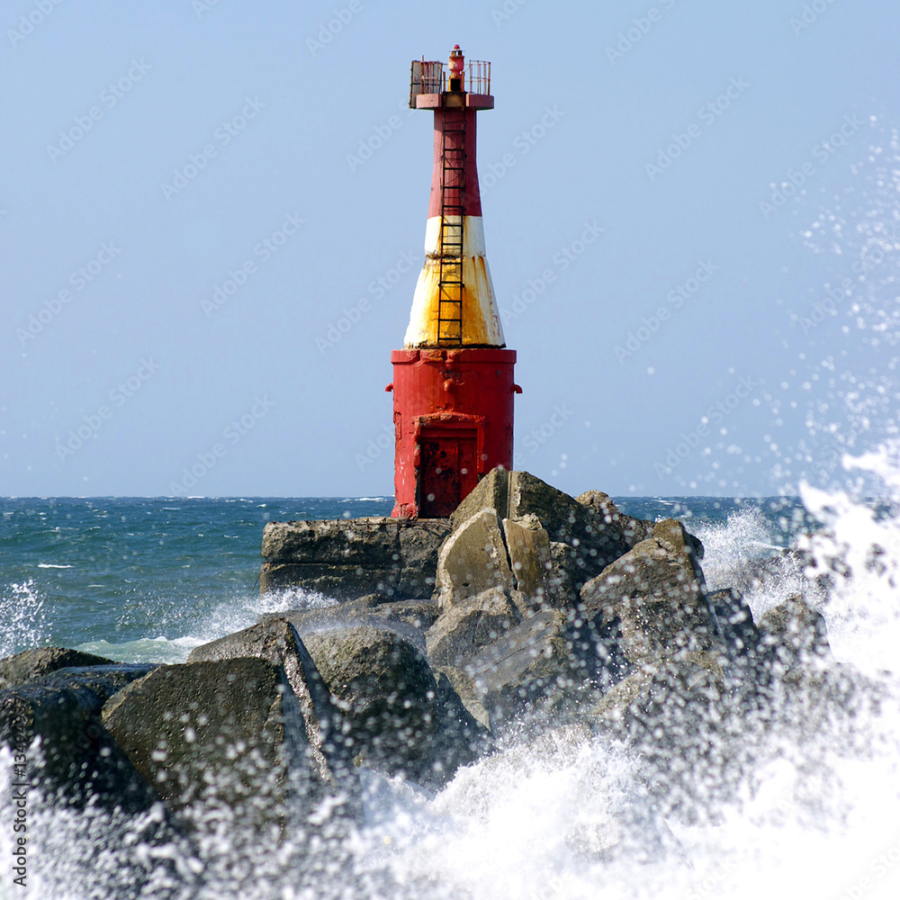 Obraz premium Seascap, lighthouse on island Sakhalin