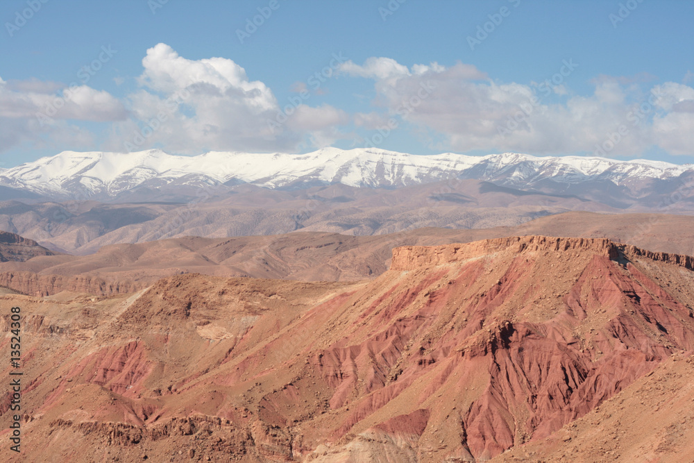 Naklejka premium sommets enneigés de l'Atlas