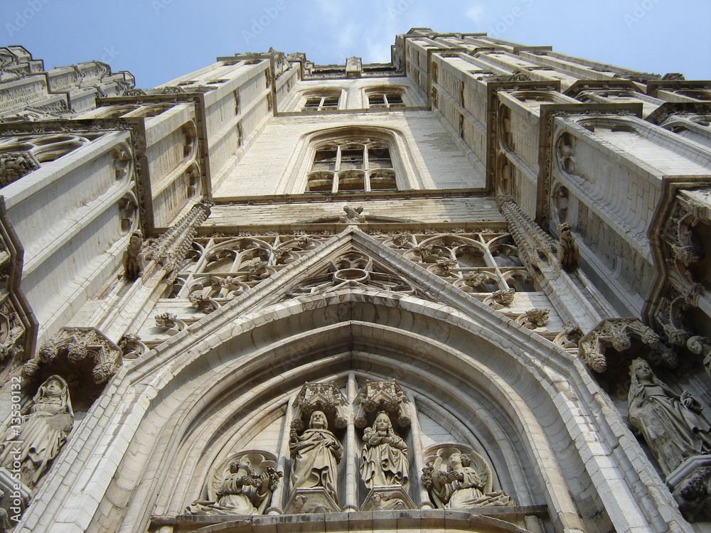 arche de la cathedrale saint michel de bruxelles