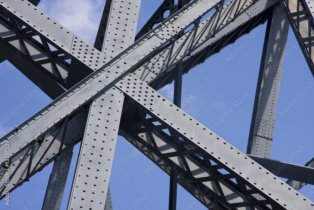 vigas de hierro, puente Stock Photo | Adobe Stock