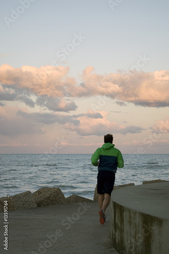 Footing in riva al mare photo