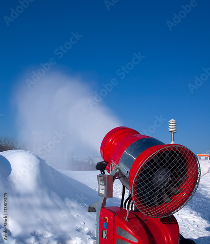 snow-making gun