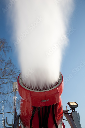 snow-making gun