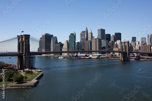 Fototapeta Naklejka Na Ścianę i Meble -  Brooklyn Bridge and lower Manhattan, New York