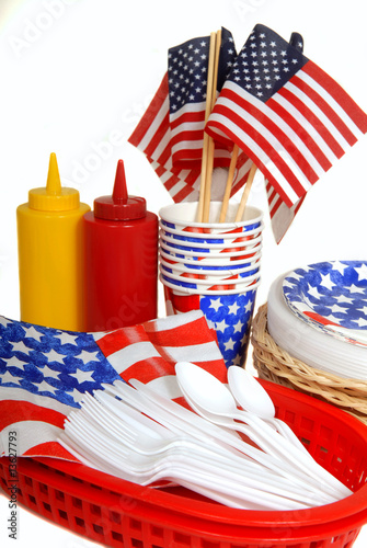 Table setting for a 4th of July picnic