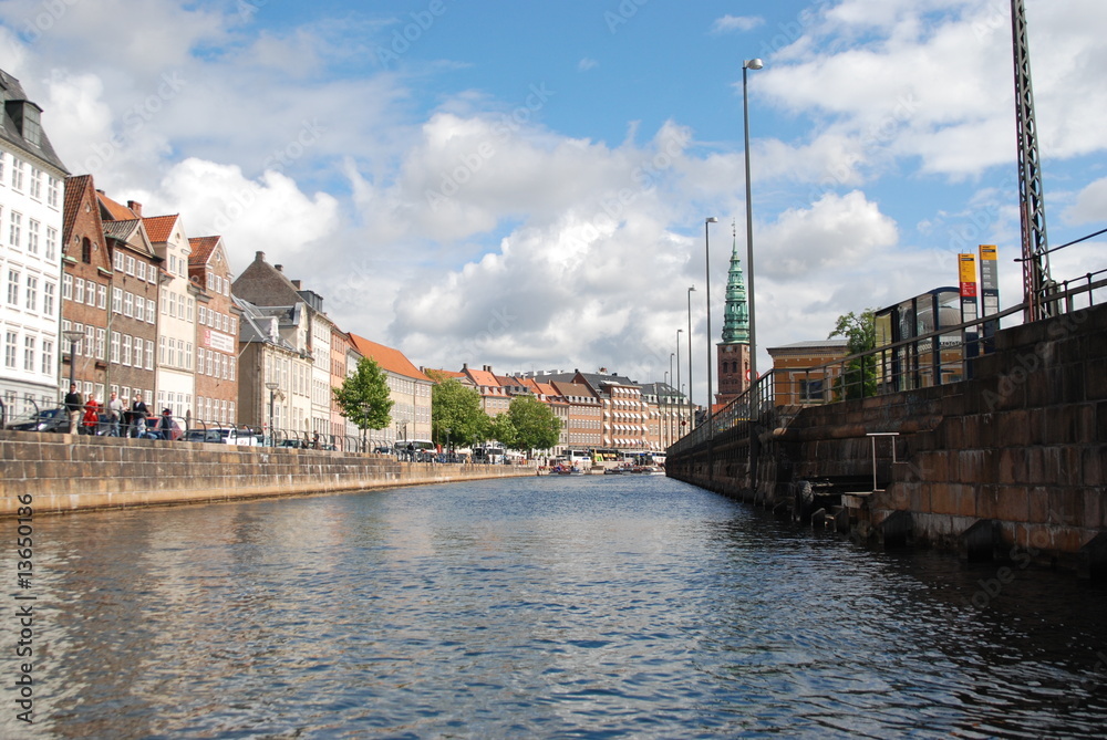 Obraz premium Häuserfront am Wasser II