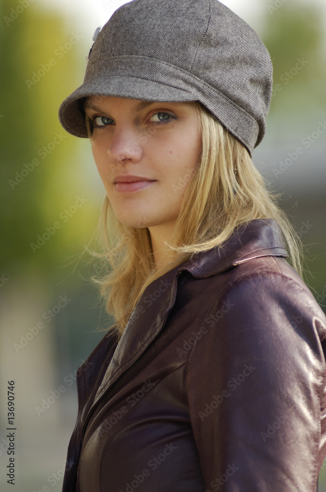 Mädchen mit Mütze Mädchen mit Mütze