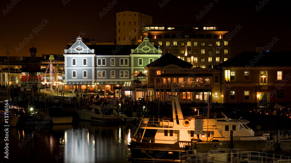 Victoria & Alfred Waterfront bei Nacht