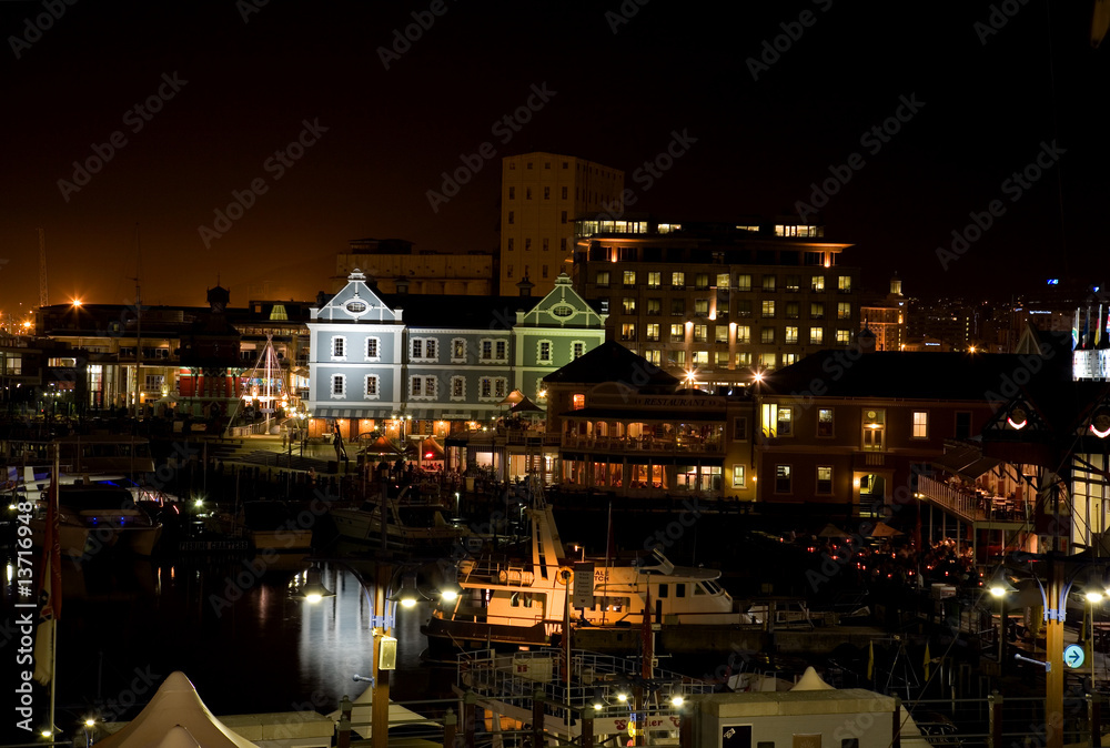 Victoria & Alfred Waterfront bei Nacht