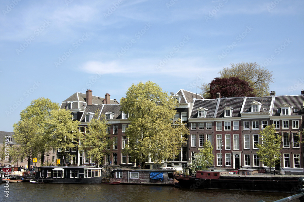 Amsterdam, anciens entrepôts et canaux