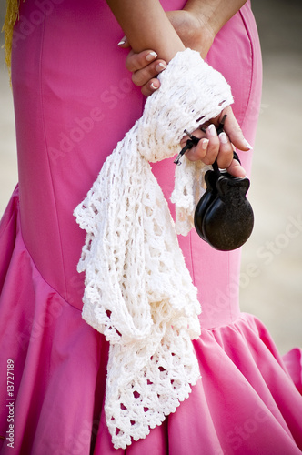 mantoncillo y castañuelas de un traje de flamenca