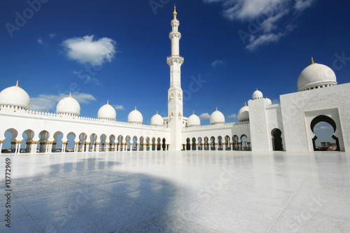 Canvas Print white mosque with cloudy blue sky