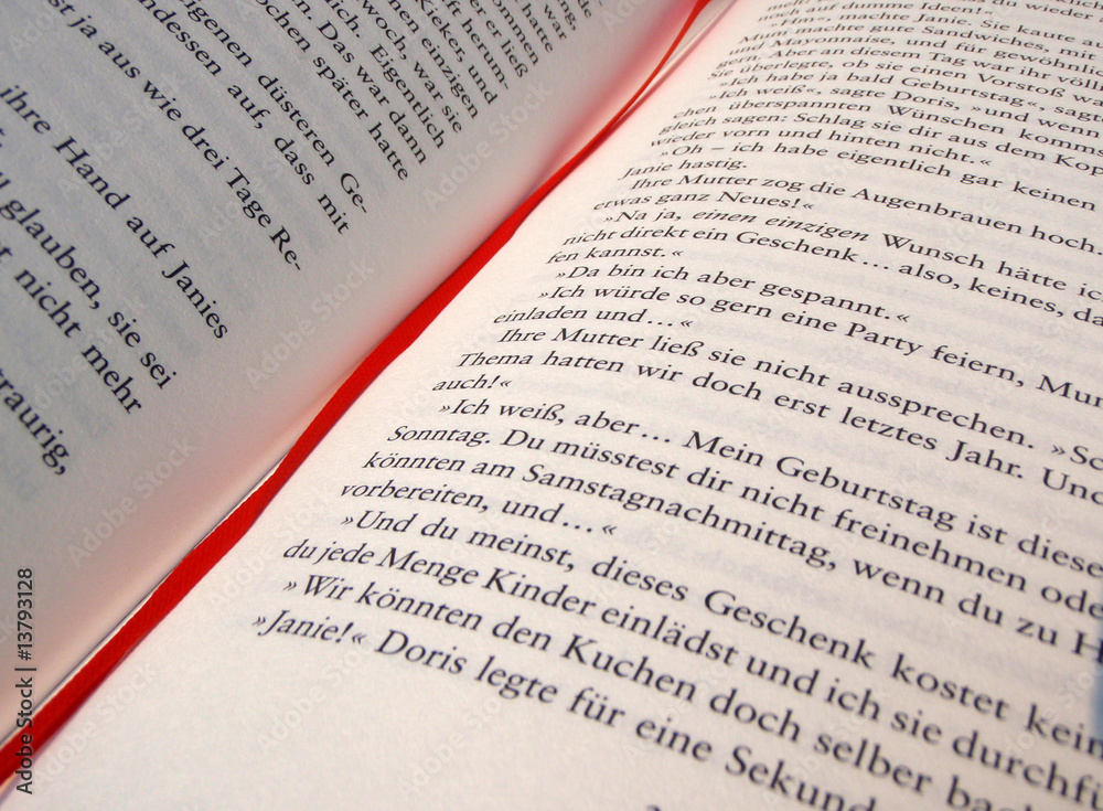 Obraz premium Buch und Sonnenbrille