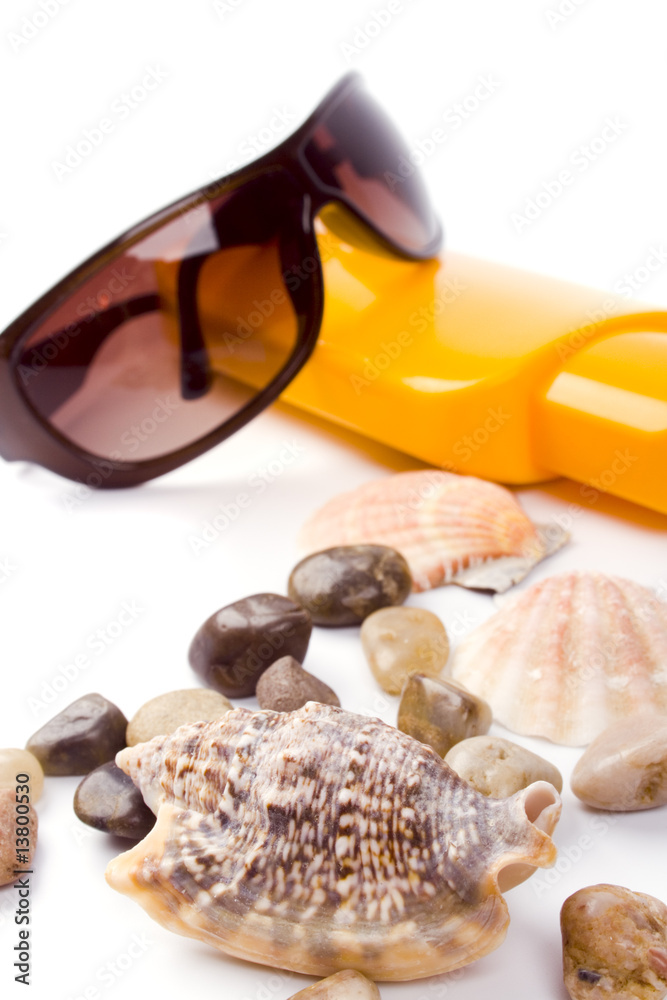 Obraz premium shells, sunglasses and lotion