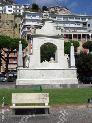 Fotografie Fontana del Sebeto in Largo Sermoneta  - Posillipo Napoli