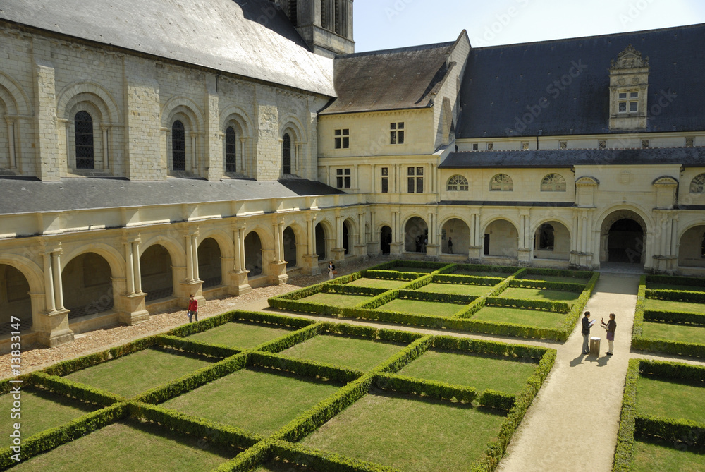 Cloître de l'abbaye royale de Fontevraud