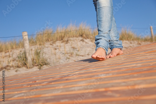 füsse laufen an der ostsee photo