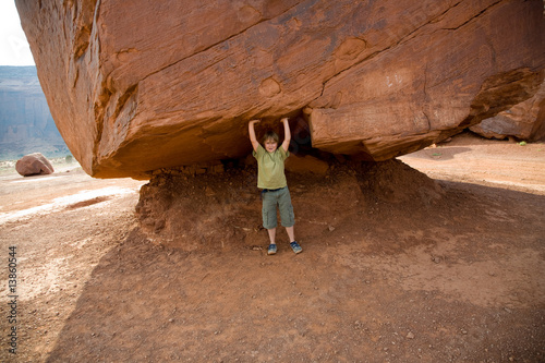 Monument Valley,gigantischen Steine, Kinder stützen diese photo