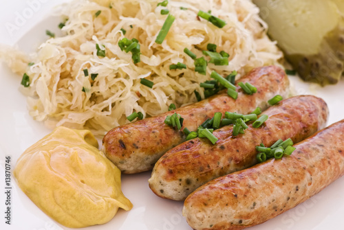 Bratwurst mit Sauerkraut