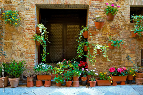 Doorway garden, Italian village © Robert Crum