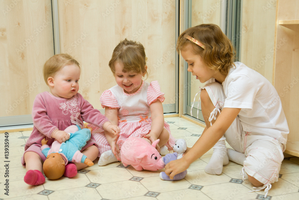 Naklejka premium Little girls playing together