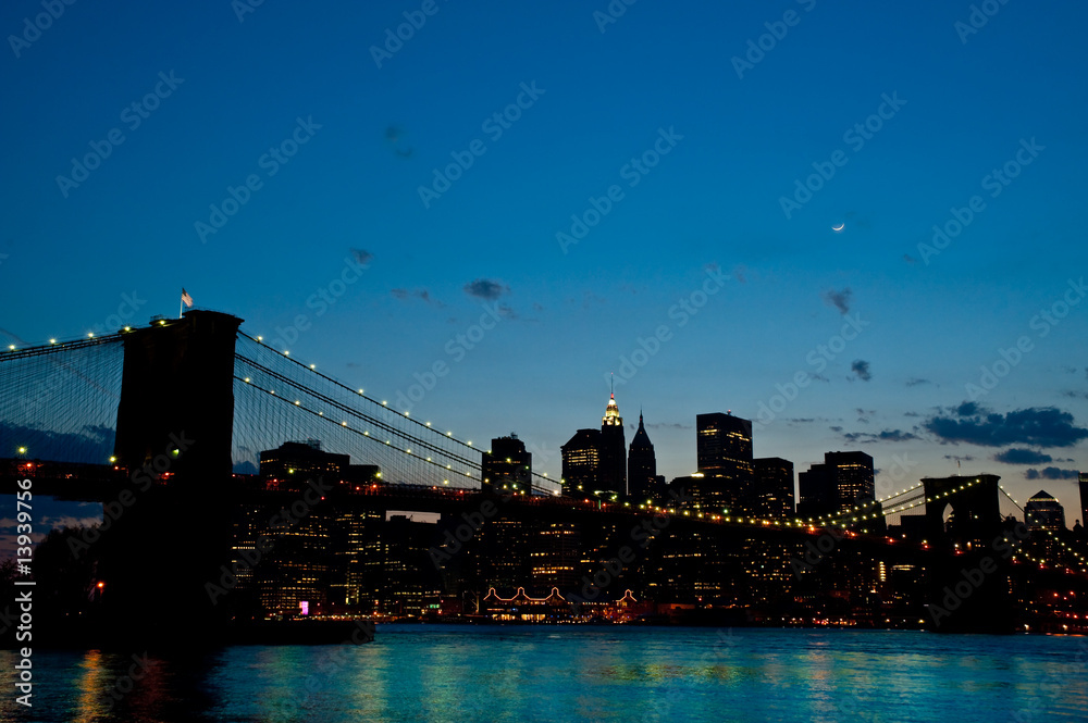 Obraz premium Brooklyn Bridge by twilight