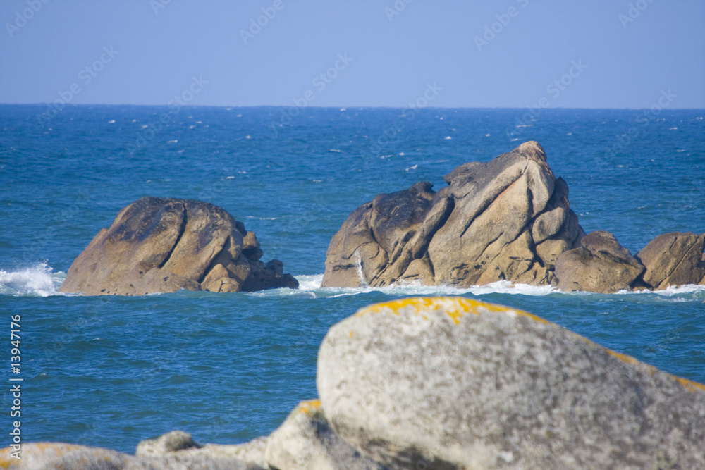 Fototapeta premium rocks on a beach in brittany