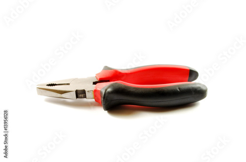 Pince dentelée fond blanc