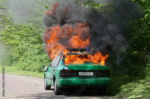 Brennendes Polizeiauto © Hieronymus Ukkel