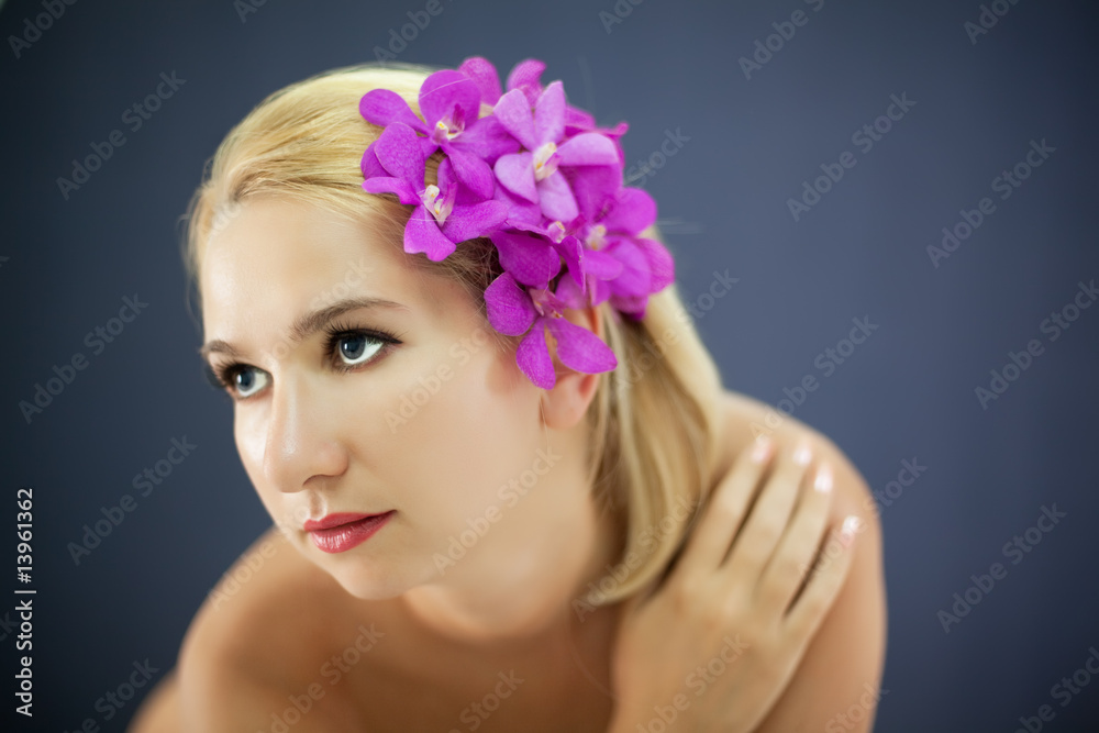 Naklejka premium Woman with orchid