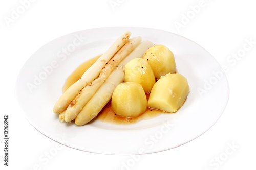 Spargel mit Kartoffeln und zerlassener Butter