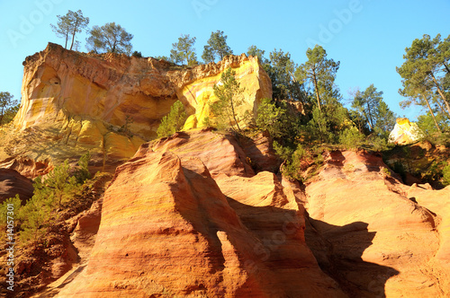 Une montagne coloré, dans le Roussillon.
