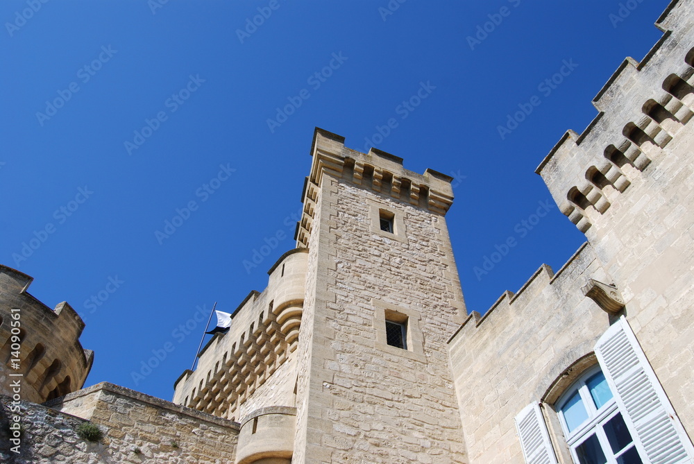 Tour carrée du château de la Barben, sud de la France