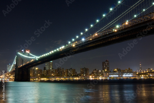 Fototapeta Naklejka Na Ścianę i Meble -  Brooklyn Bridge at night, New York