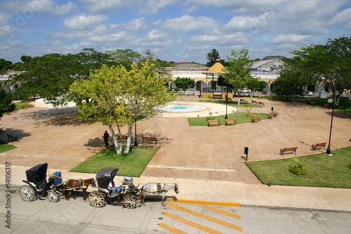 Calesse in attesa di turisti - Izamal - Messico photo