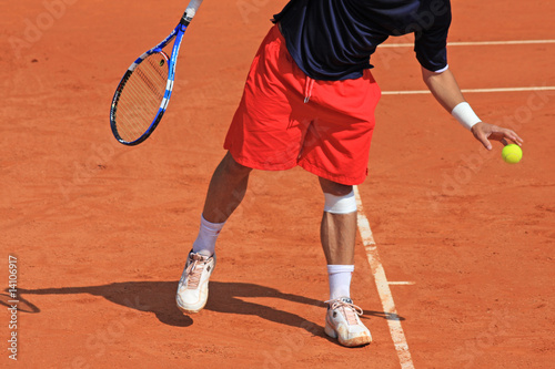 Tennisman au service © Guillaume Besnard