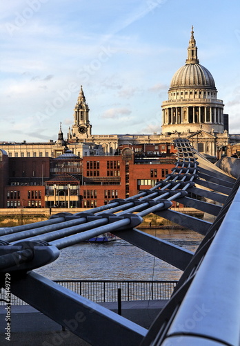 Cathédrale Saint-Paul et Pont du Millénium - Londres