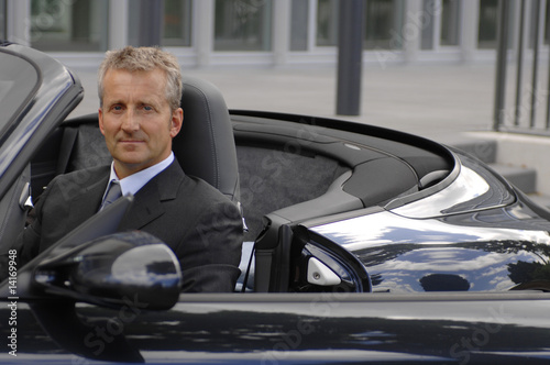 businessmann im auto photo