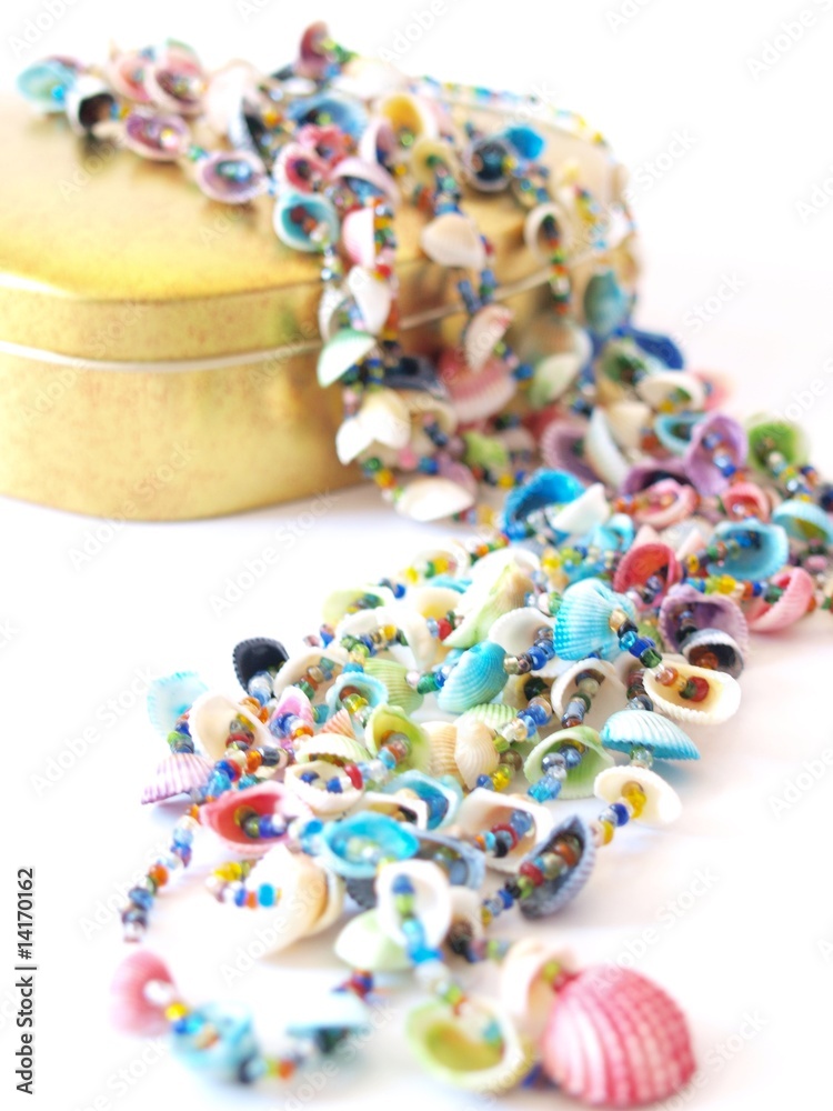 Fototapeta premium gift box and necklace