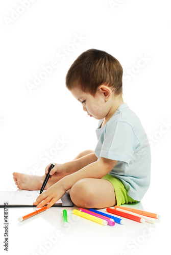 The little boy draws